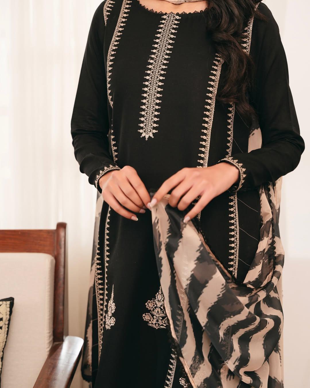 3 Pcs Women's Unstitched Embroidered Suit